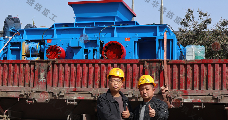 鵝卵石制砂用什么破碎機(jī)？推薦對(duì)輥機(jī)價(jià)格不貴還耐用